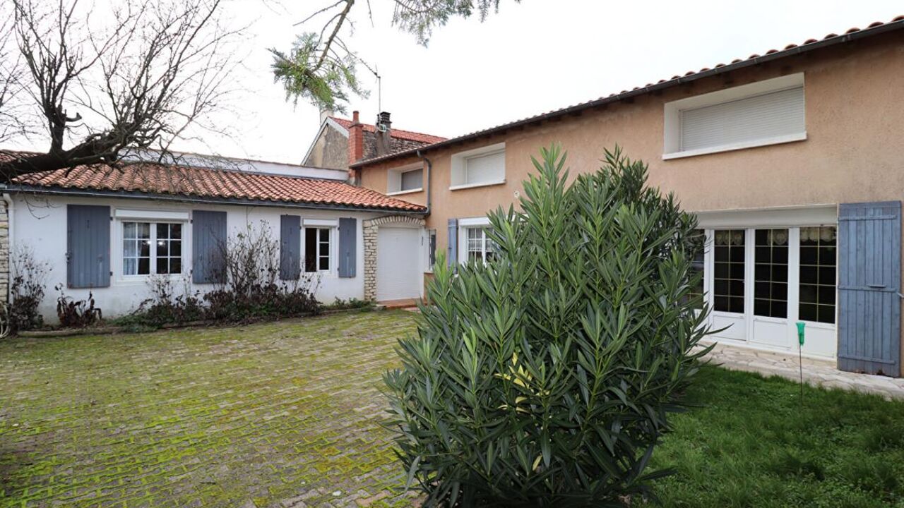 maison 7 pièces 183 m2 à vendre à Beauvoir-sur-Niort (79360)