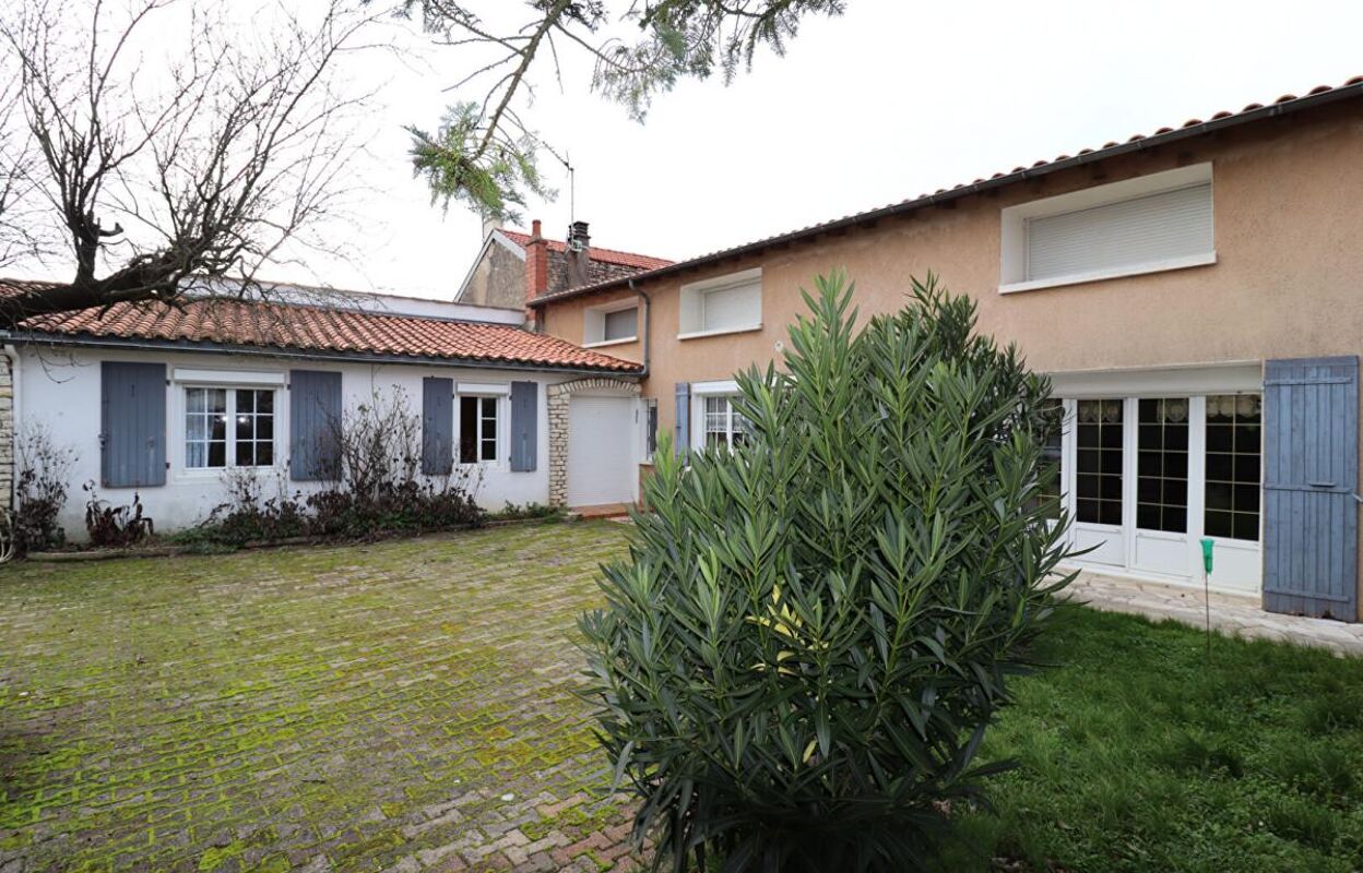 maison 7 pièces 183 m2 à vendre à Beauvoir-sur-Niort (79360)