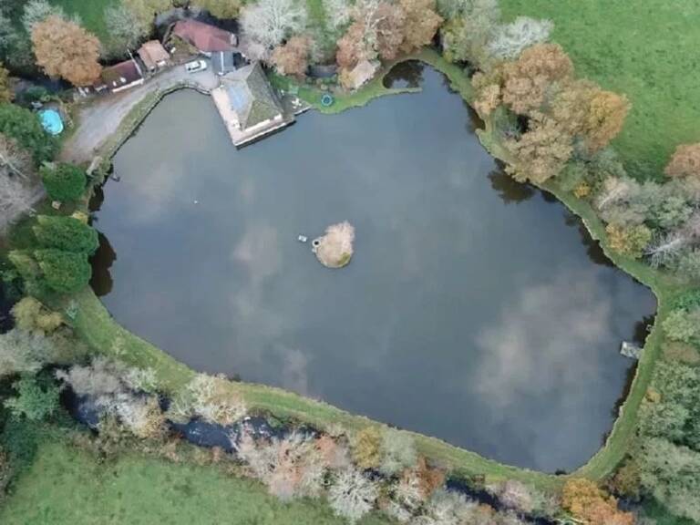 Maison idyllique au bord d'un lac avec gîtes - Haute Vienne — photo 1