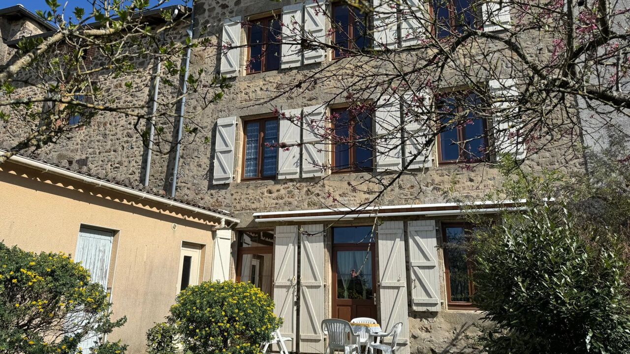 maison 5 pièces 157 m2 à vendre à Rochechouart (87600)