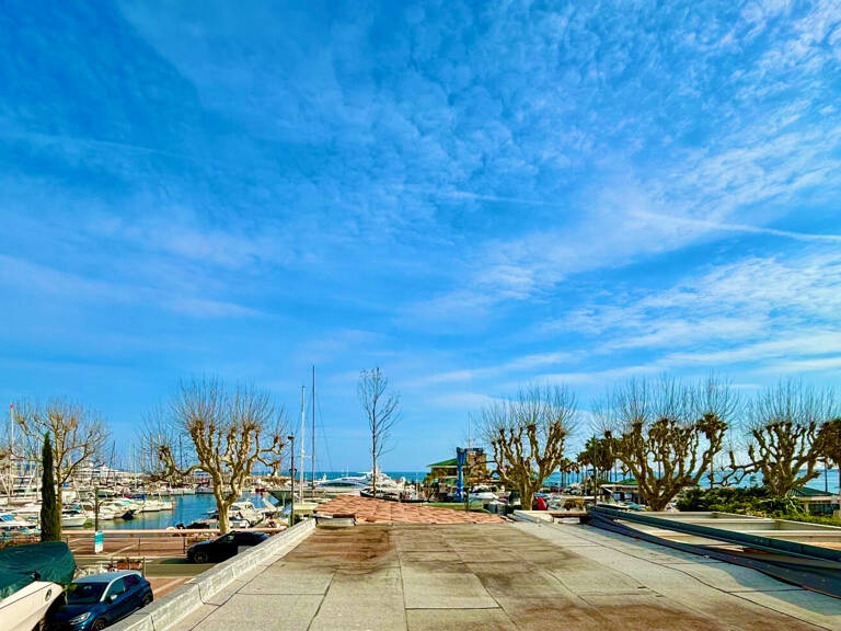T3 face au port Golfe Juan — photo 1