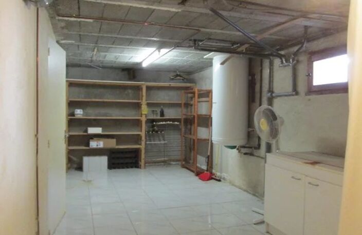 MAISON AVEC TERRAIN ET PISCINE FORT POTENTIEL D'AMÉNAGEMENT — photo 2