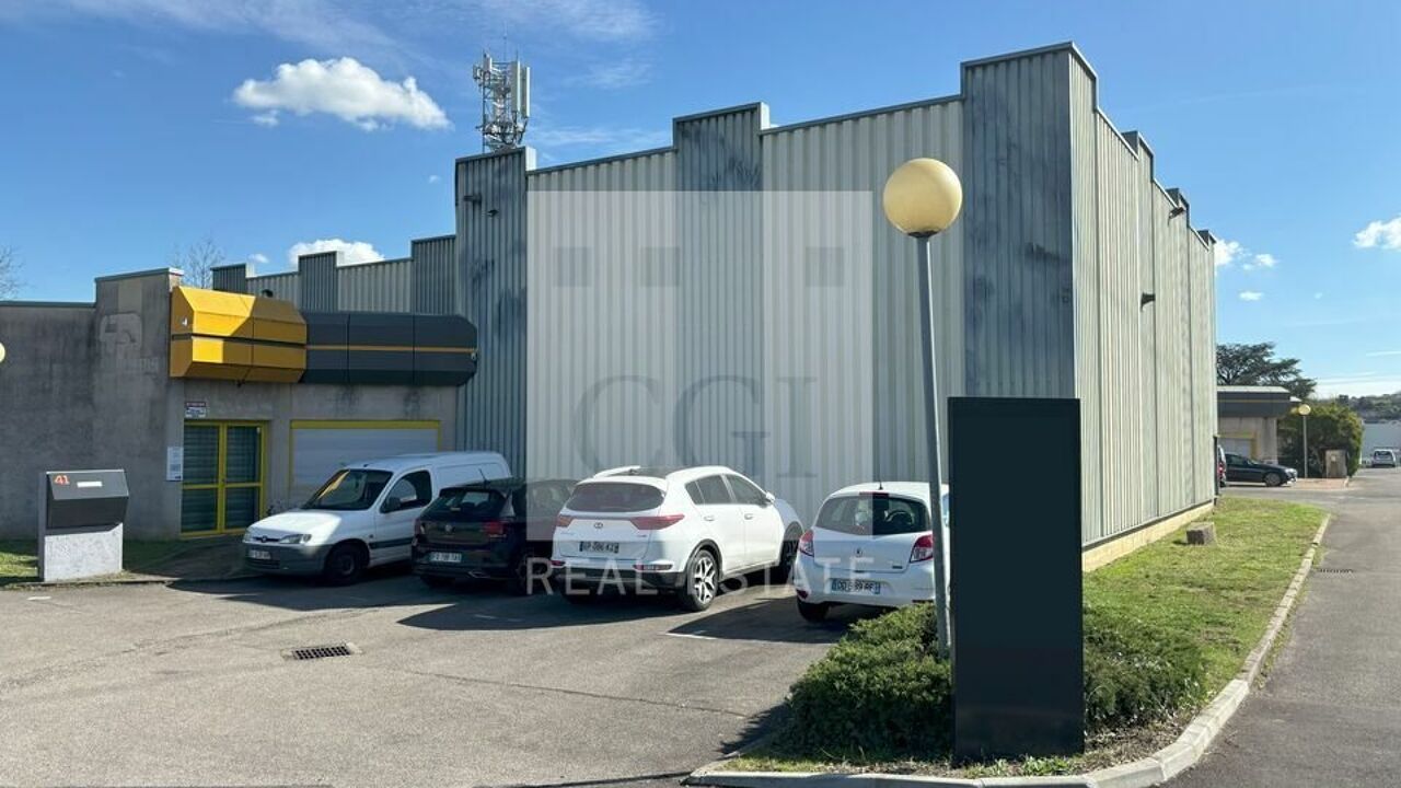 commerce  pièces 910 m2 à louer à Saint-Genis-Laval (69230)