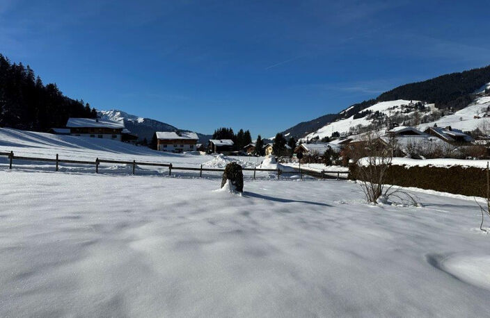 Megève Terrain 597 m2, à vendre  avec son permis viabilisé  vue, calme, ensoleillé. — photo 2