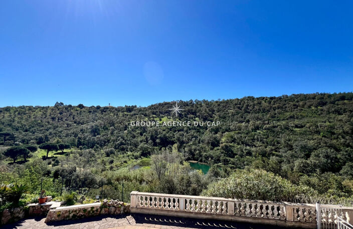 À VENDRE VILLA DE PLUS 300 M² AVEC VUE DÉGAGÉE SUR LES COLLINES, À PROXIMITÉ IMMÉDIATE DE LA MER ET DES ISSAMBRES — photo 3