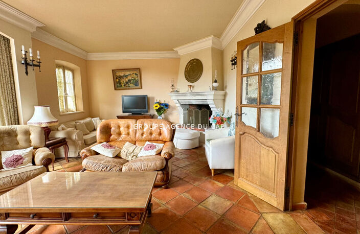 À VENDRE VILLA DE PLUS 300 M² AVEC VUE DÉGAGÉE SUR LES COLLINES, À PROXIMITÉ IMMÉDIATE DE LA MER ET DES ISSAMBRES — photo 4