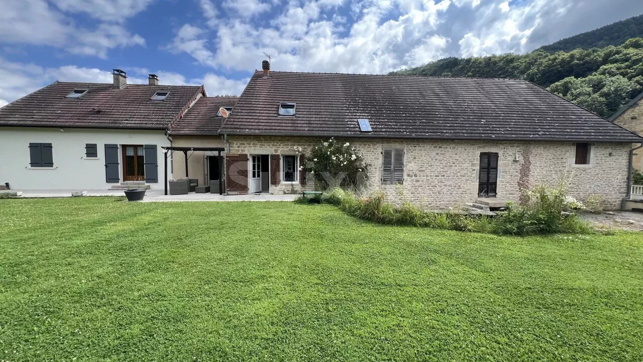 maison 12 pièces 328 m2 à vendre à Val-Sonnette (39190)