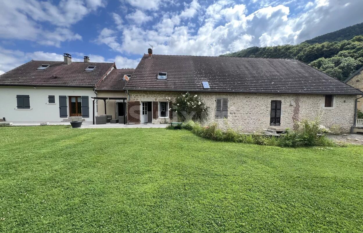 maison 12 pièces 328 m2 à vendre à Val-Sonnette (39190)