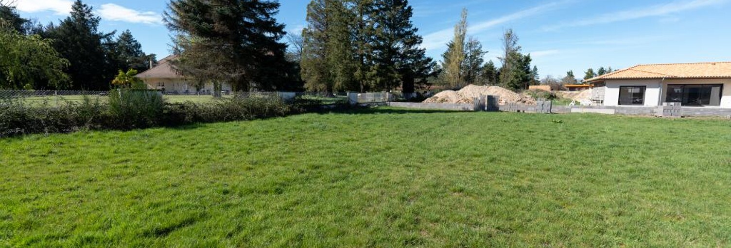 Terrain  1492 m² à vendre à Orléat (63190)