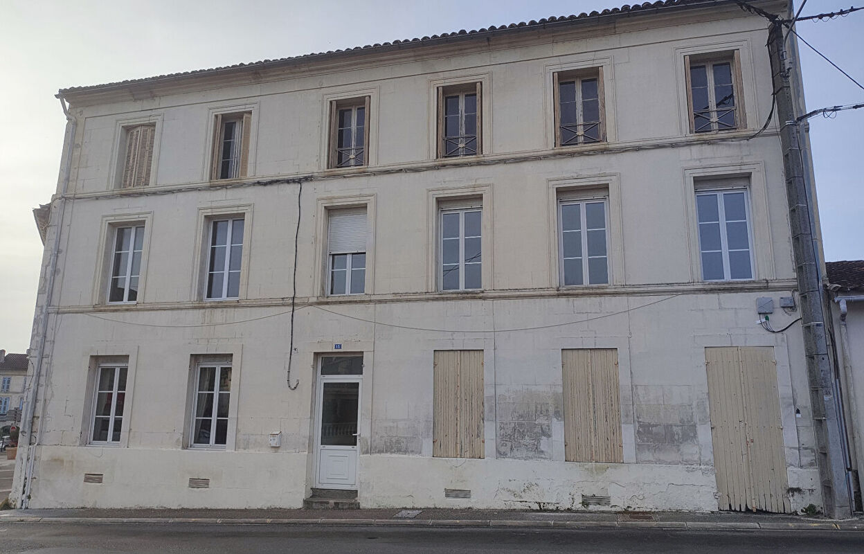 immeuble  pièces 409 m2 à vendre à Mirambeau (17150)