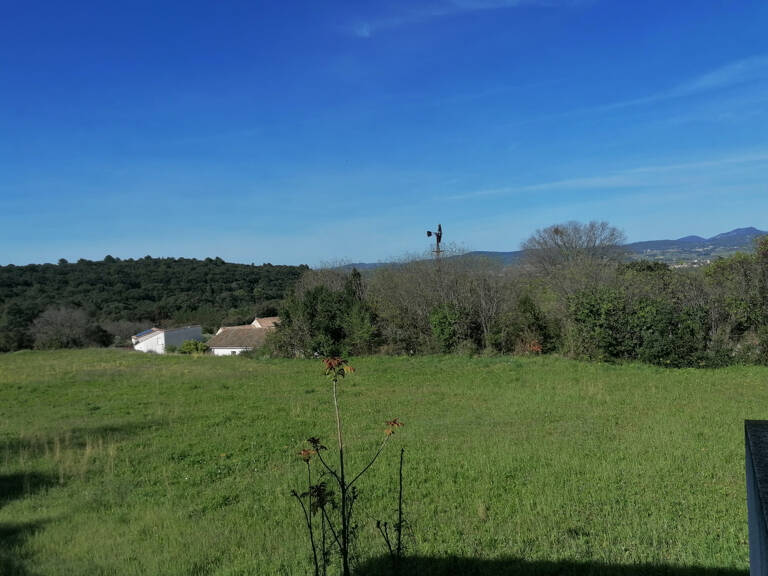 Terrain constructible au Pouget 4100 m2 — photo 1