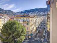 NICE-LE PORT - 5P AVANT DERNIER ETAGE — photo 3