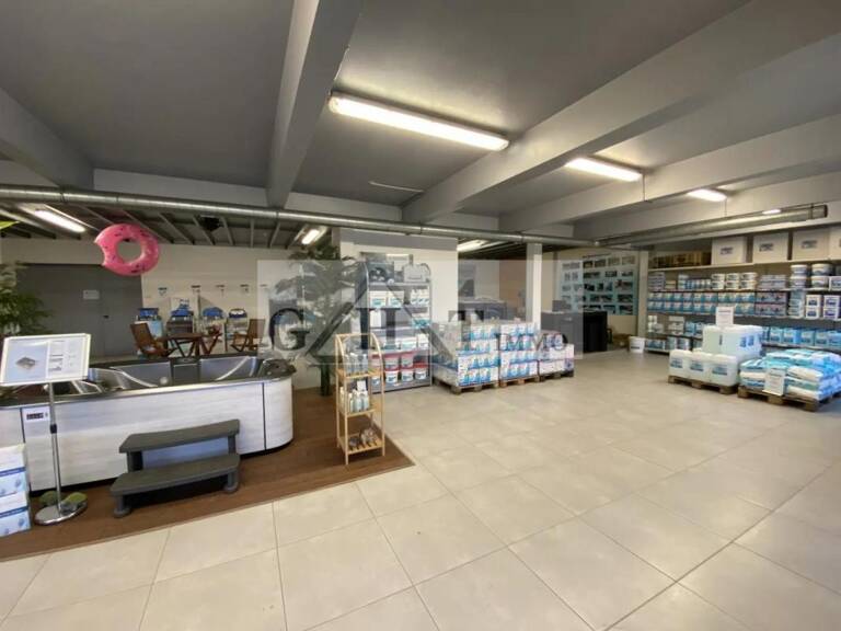 Local d'activité de 830 m² à louer à SAINT OUEN L'AUMONE — photo 1