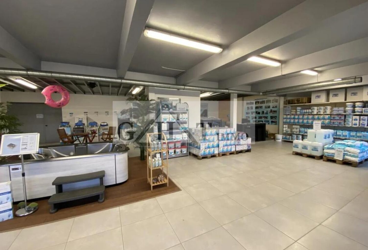 Local d'activité de 830 m² à vendre à SAINT OUEN L'AUMONE — photo 1