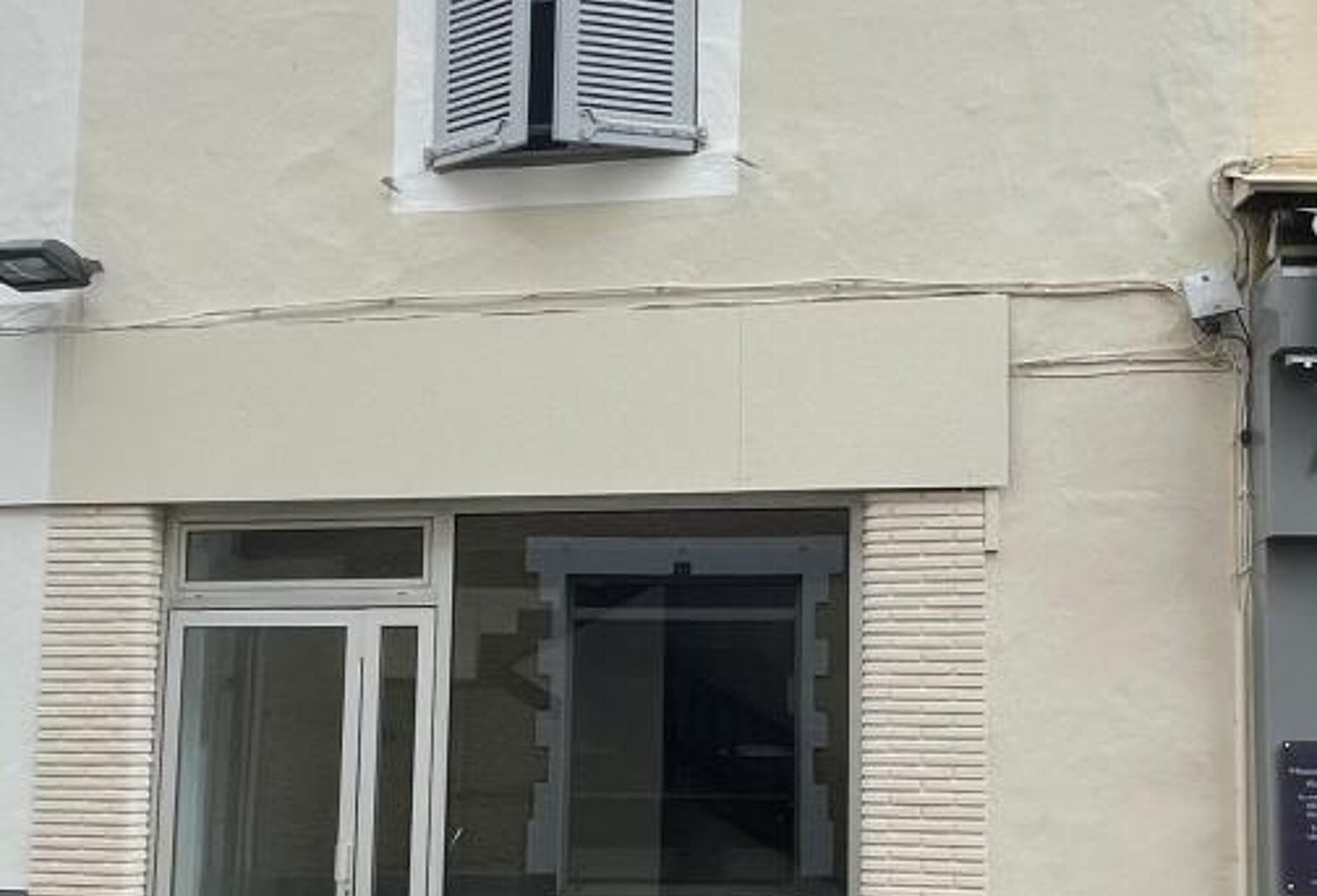Bien Commercial + Appartement À Louer — photo 1