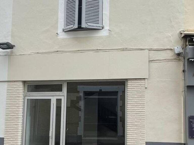 Bien Commercial + Appartement À Louer — photo 1
