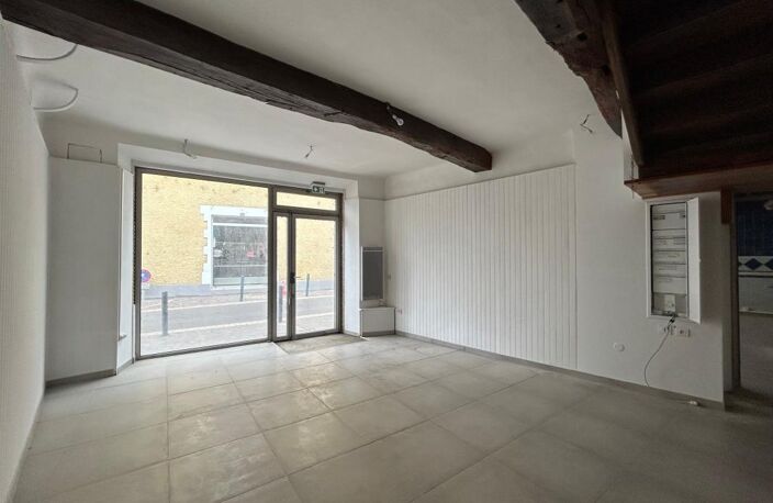 Bien Commercial + Appartement À Louer — photo 2