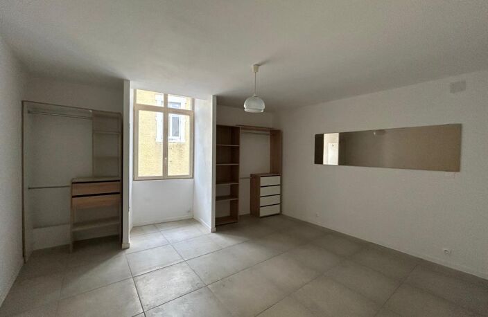Bien Commercial + Appartement À Louer — photo 3