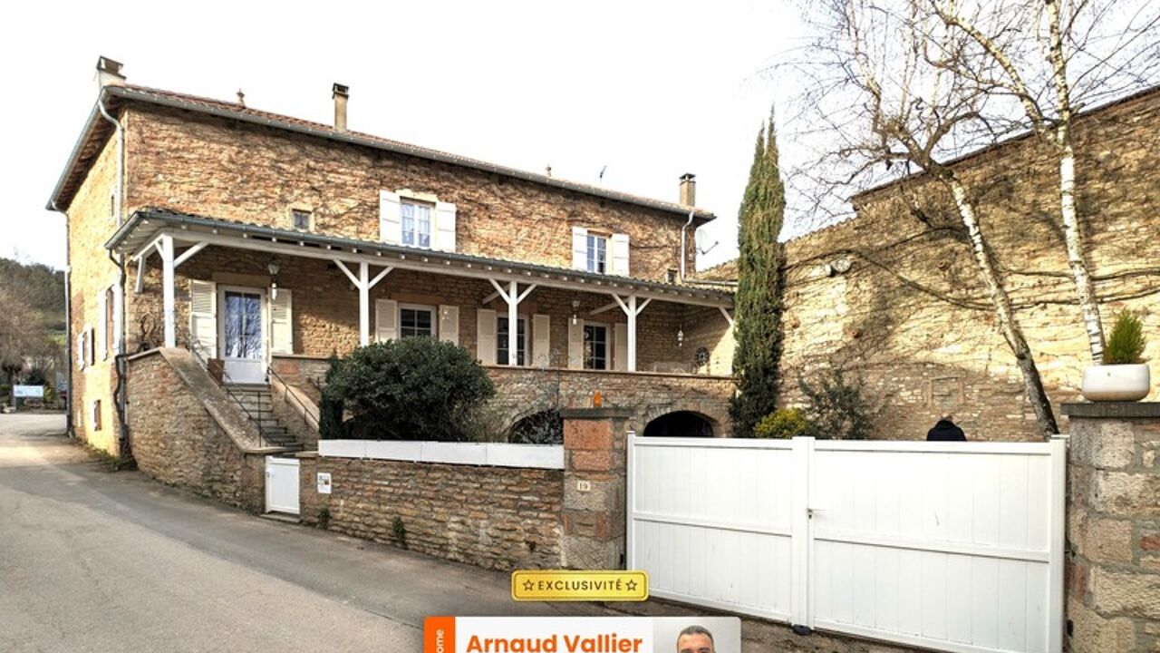 maison 11 pièces 242 m2 à vendre à La Roche-Vineuse (71960)
