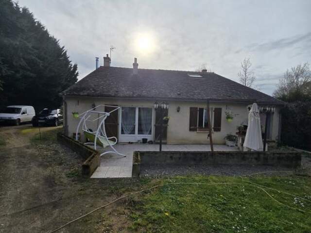 THAUMIERS : Maison T4 édifiée sur 3181 m2 clôturé et arboré — photo du bien