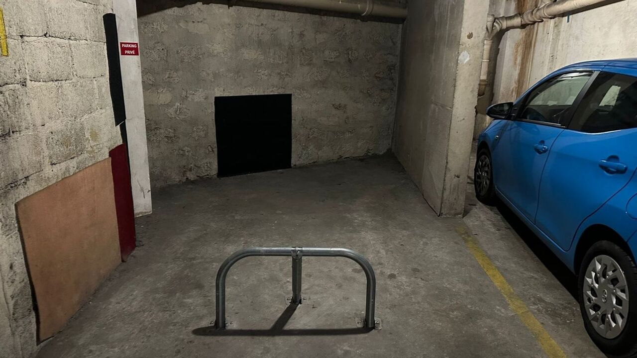 garage  pièces 12 m2 à louer à Paris 15 (75015)