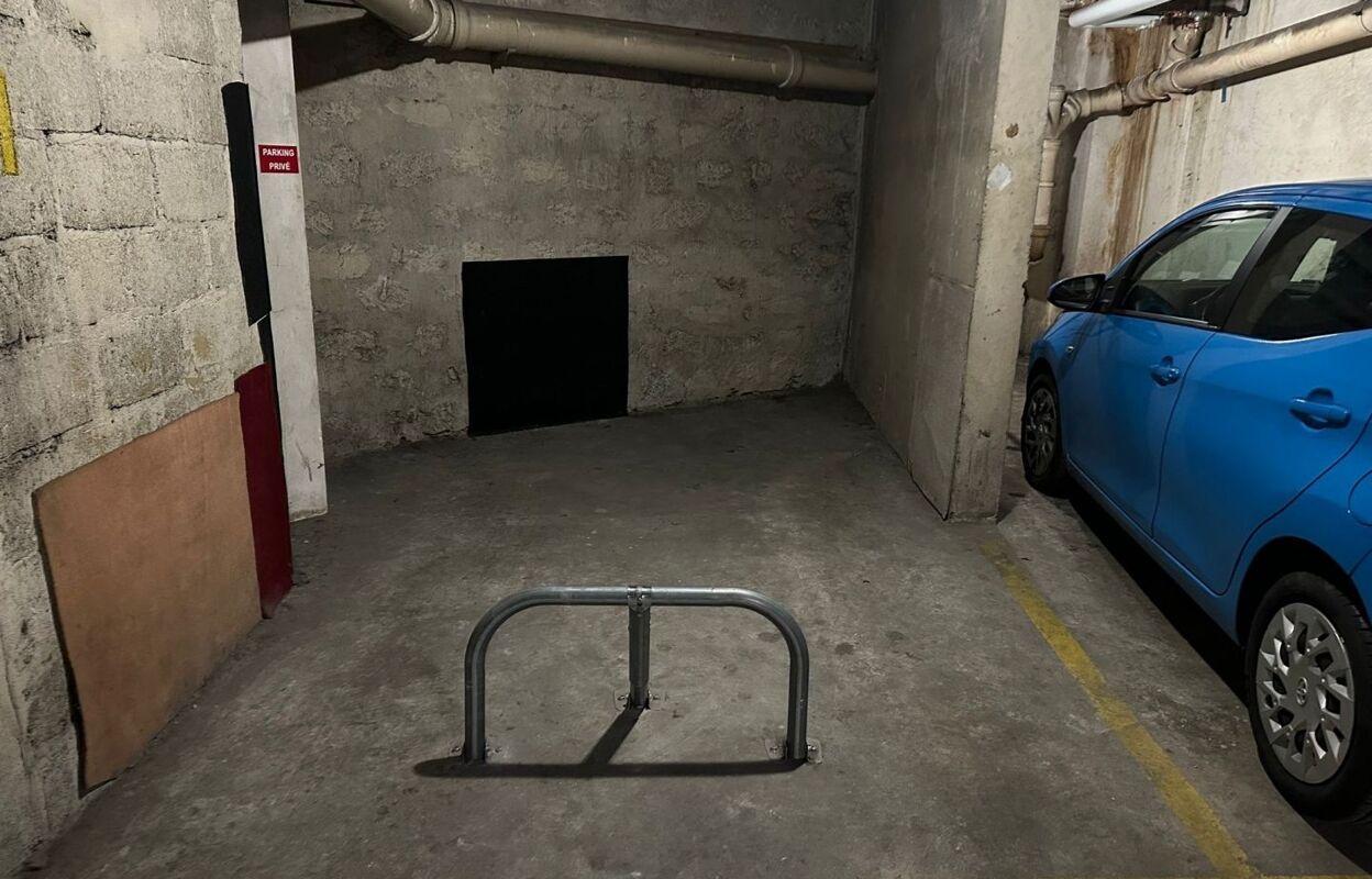 garage  pièces 12 m2 à louer à Paris 15 (75015)