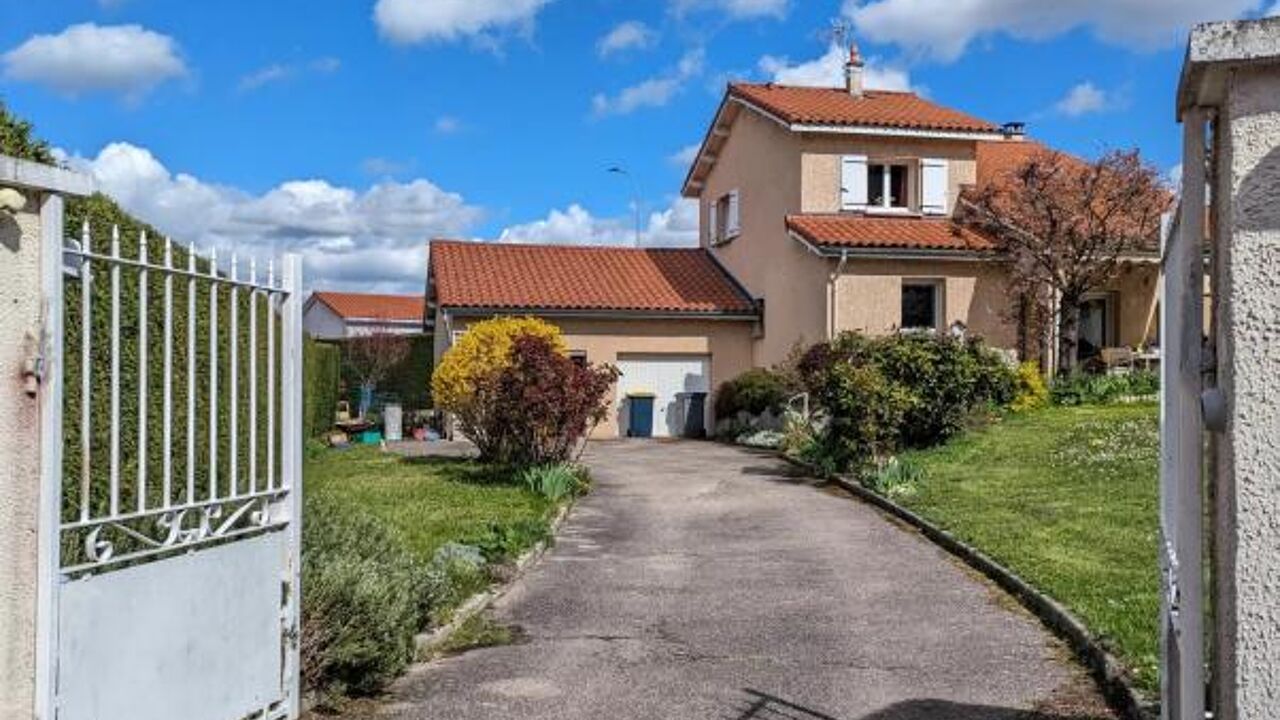 maison 4 pièces 131 m2 à vendre à Saint-Genest-Lerpt (42530)