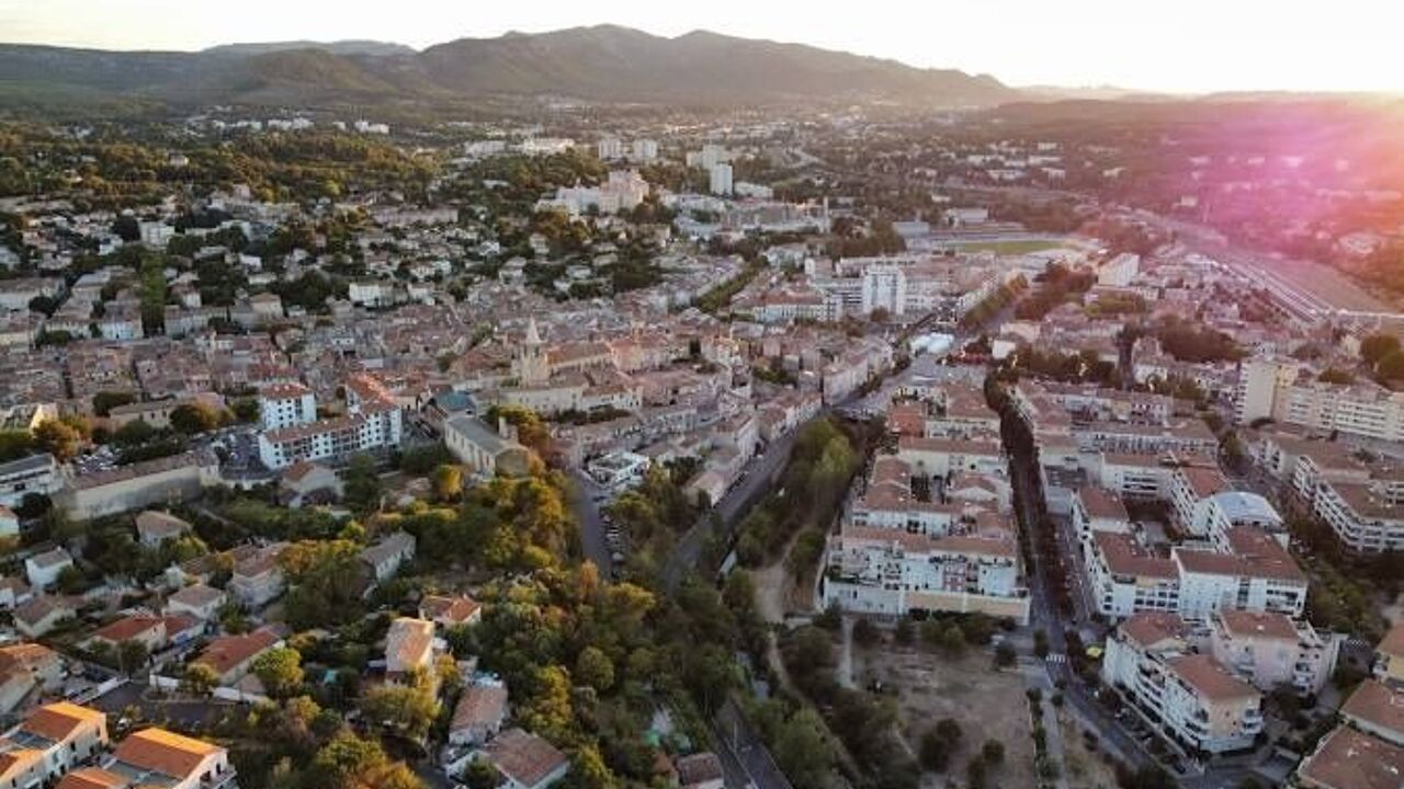 commerce  pièces 230 m2 à vendre à Aubagne (13400)