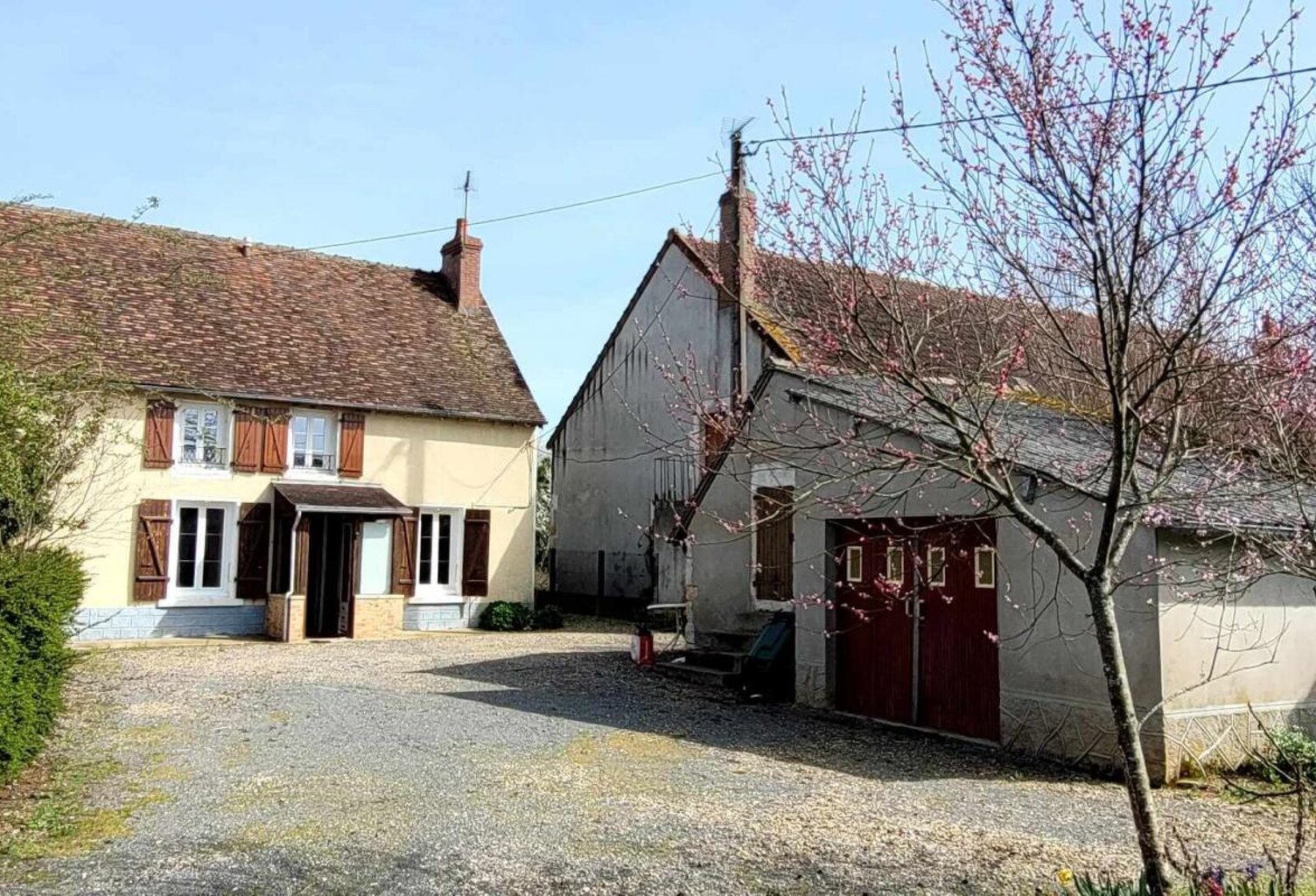 Maison semi-mitoyenne avec jardin et dépendance à 5 minutes de La Charité-sur-Loire — photo 1