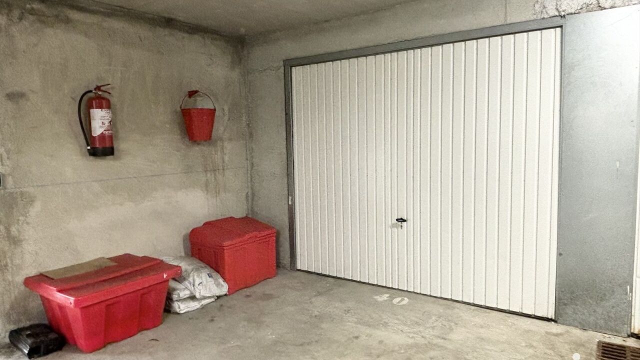 garage  pièces 13 m2 à vendre à Bagnolet (93170)