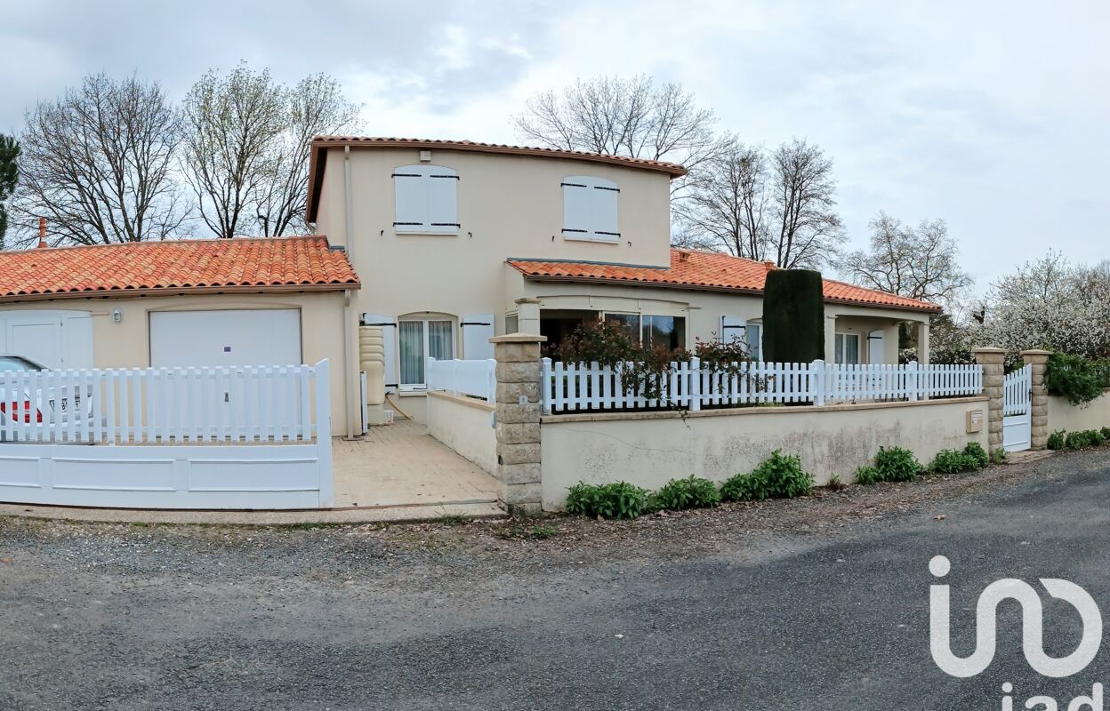 maison 7 pièces 194 m2 à vendre à Saintes (17100)