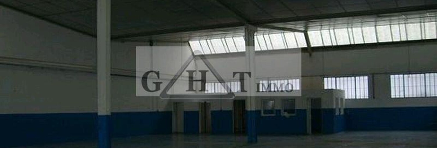 Local industriel  1385 m² à vendre à Vaux-le-Pénil (77000)