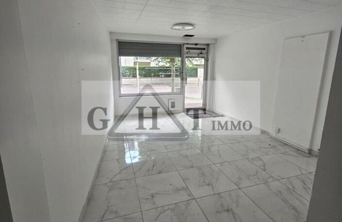 LOCAL COMMERCIAL A VENDRE 34 M²  LOUE — photo 2