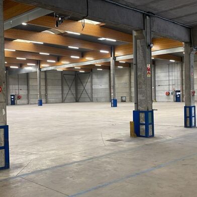 Local industriel 5023 m²