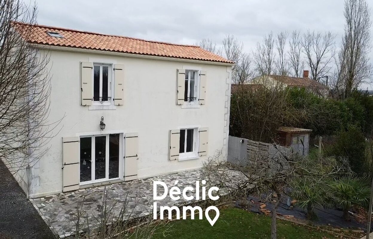 maison 8 pièces 161 m2 à vendre à Vouillé-les-Marais (85450)