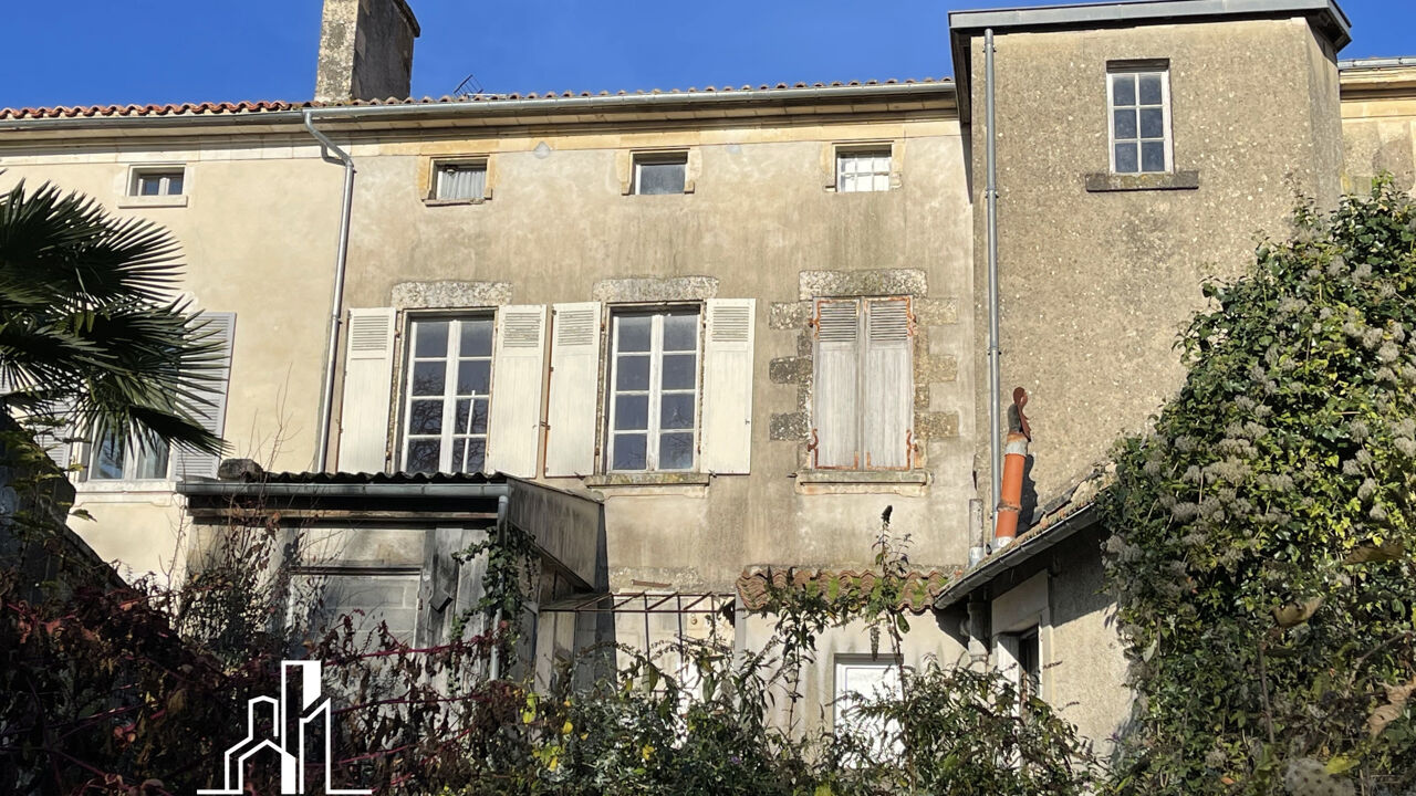 immeuble  pièces 34 m2 à vendre à Fontenay-le-Comte (85200)