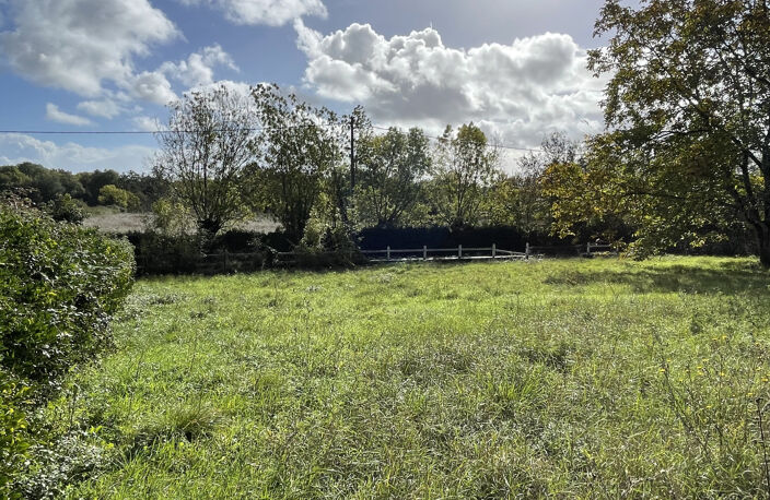 Terrain 797 m2 FONTENAY-LE-COMTE — photo 2
