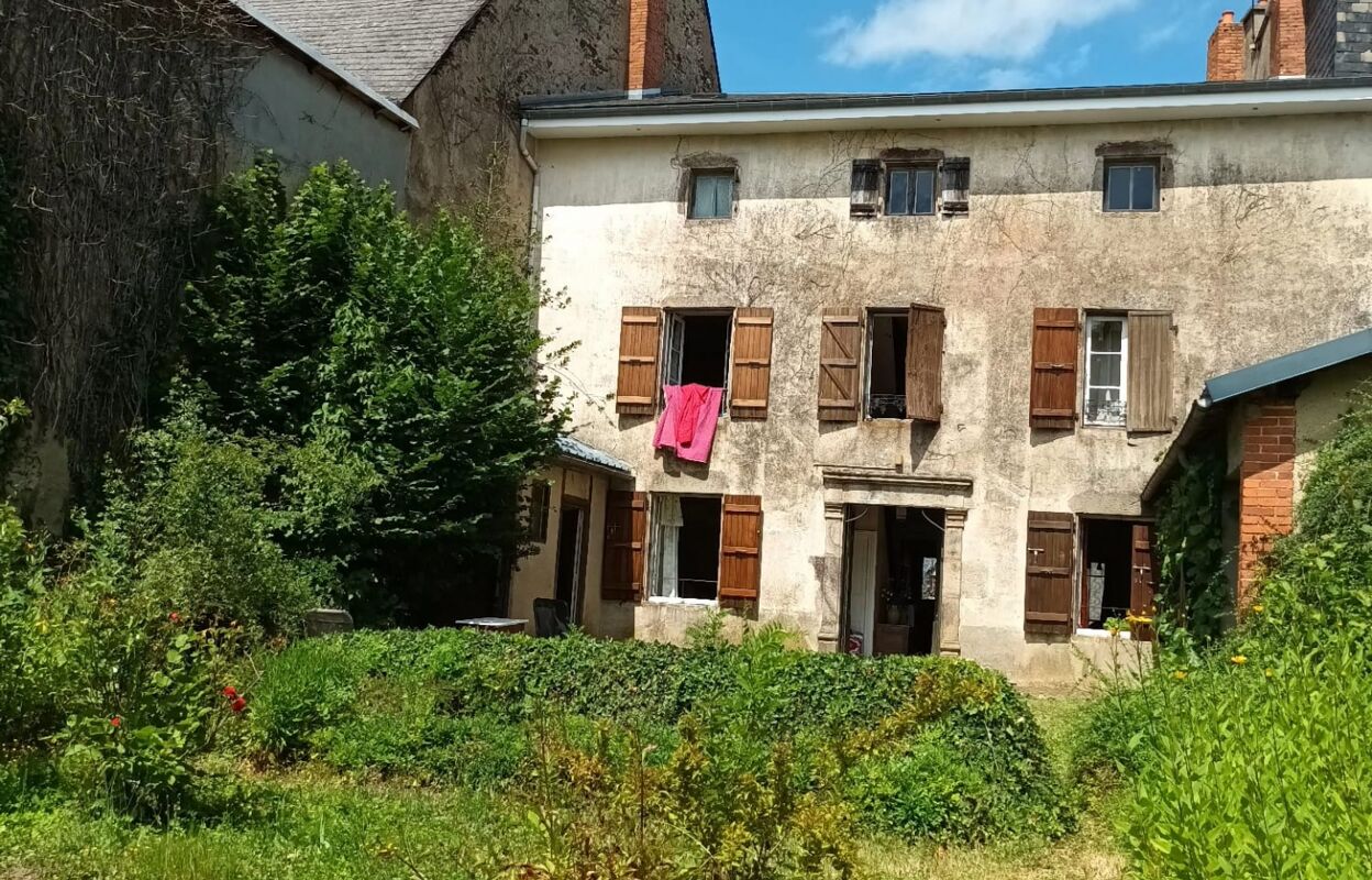 maison 8 pièces 208 m2 à vendre à Bourg-Lastic (63760)