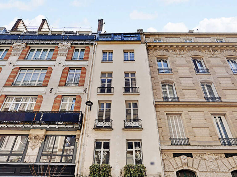 Paris 1er- Rue Jean Jacques Rousseau- appartement deux pièces... — photo 1