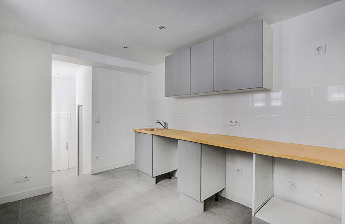 Paris 1er- Rue Jean Jacques Rousseau- appartement deux pièces... — photo 3