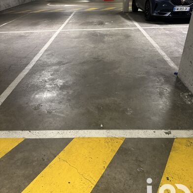 Parking 12 m²