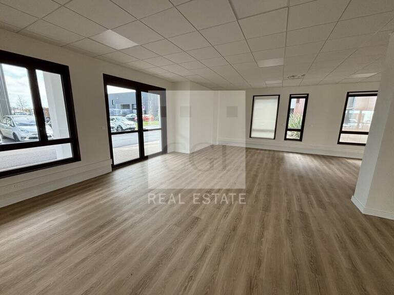 BUREAUX à LOUER — photo 1