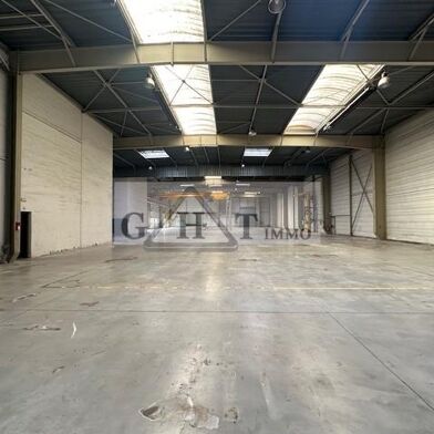 Local industriel 2816 m²