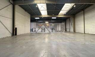 Local industriel  2816 m² à louer à Lisses (91090)