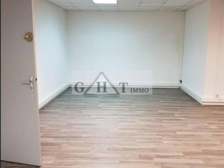 A LOUER NEUILLY SUR MARNE BUREAUX 70M2 — photo 1
