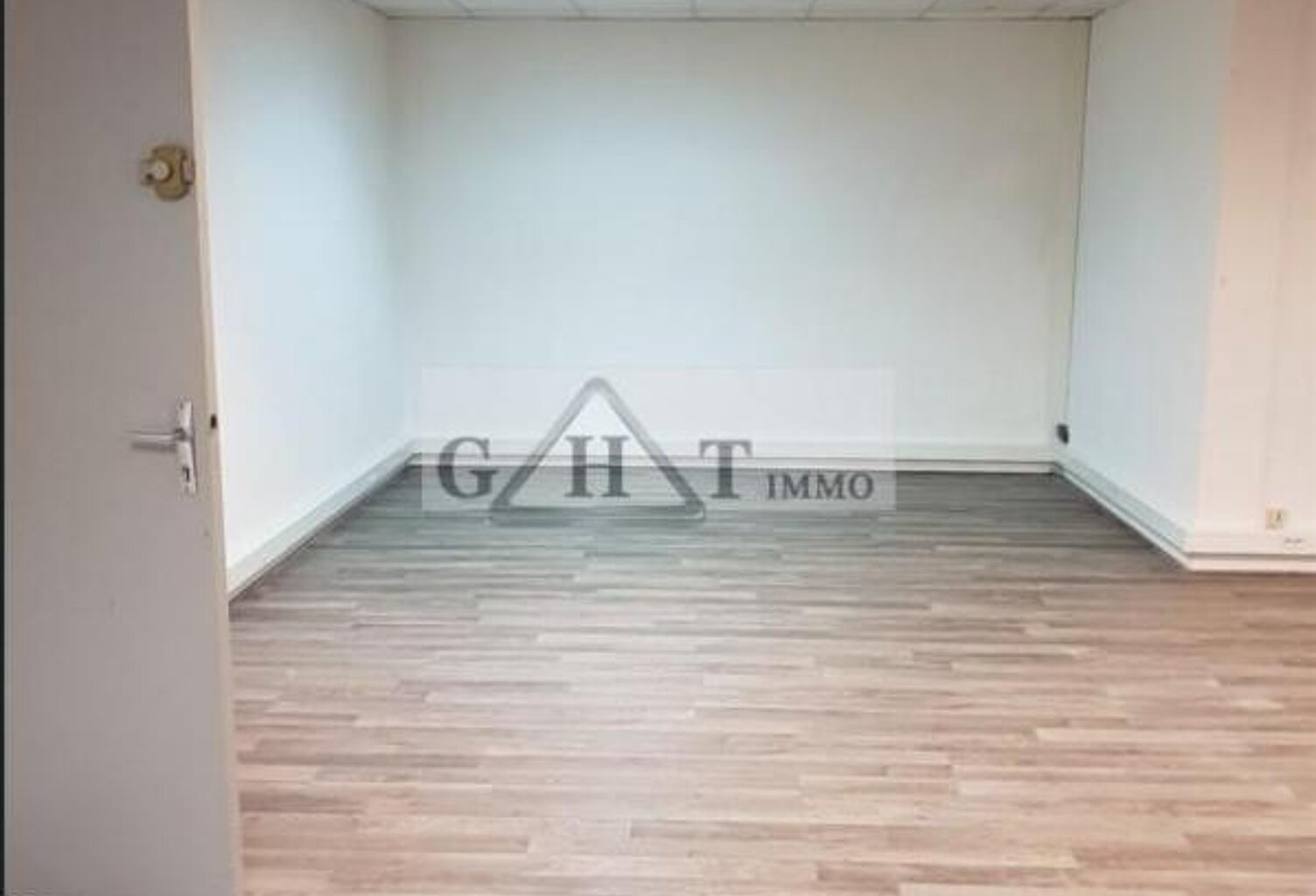 A LOUER NEUILLY SUR MARNE BUREAUX 35M2 — photo 1