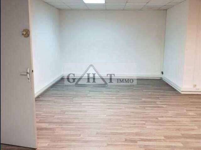A LOUER NEUILLY SUR MARNE BUREAUX 35M2 — photo du bien