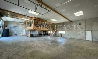 Local industriel  865 m² à louer à Marches (26300)