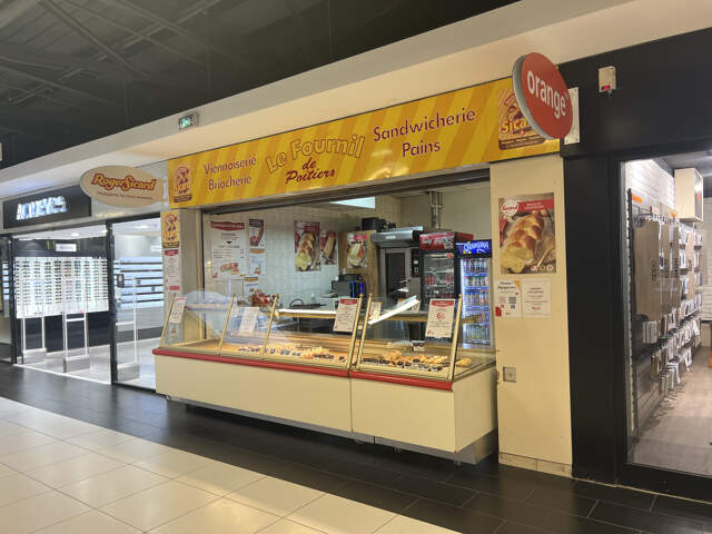 Commerce 64 m² à Poitiers — photo du bien