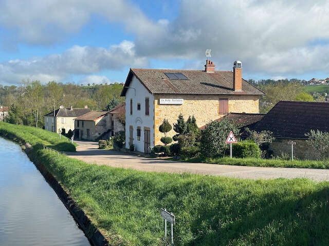 Ancien restaurant  à rénover en bordure de Canal, ideal gite — photo du bien